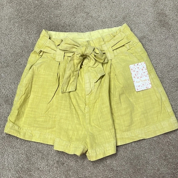 Free People Everywhere You Go Paperbag Shorts Size 2 Starfruit OB890128 - Picture 3 of 6
